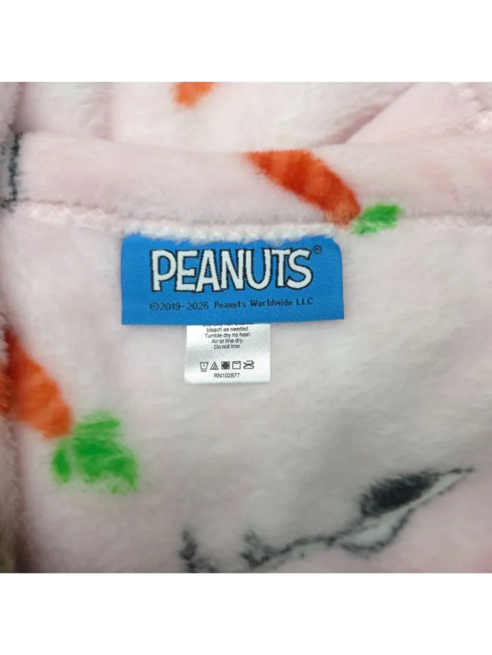 Peanuts VelvetLoft Snoopy & Carrots Plush Throw Blanket 60x70